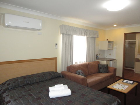 Riviera On Ruthven Motel - Foster Accommodation 6
