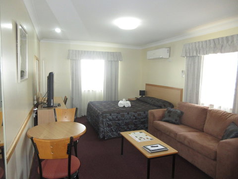 Riviera On Ruthven Motel - Foster Accommodation 3