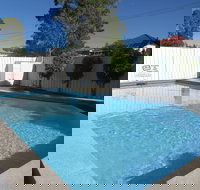 Riviera on Ruthven Motel - Foster Accommodation