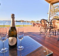 Lakefront Simplicity - Foster Accommodation