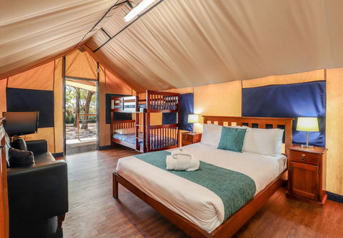 Amblin Holiday Park - Foster Accommodation 6