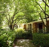 Leura Camellias - Foster Accommodation