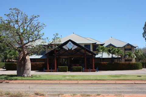 Apartments At Blue Seas Resort - Foster Accommodation 4