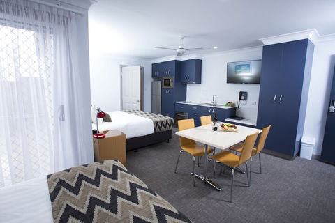 Altitude Motel Apartments - Foster Accommodation 2