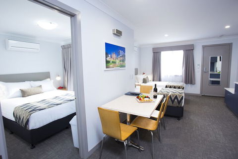 Altitude Motel Apartments - Foster Accommodation 4