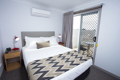 Altitude Motel Apartments - Foster Accommodation 6
