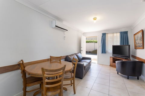 Apollo Lodge - Foster Accommodation 4