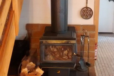 Hide Away Cottage Retreat - Foster Accommodation 2