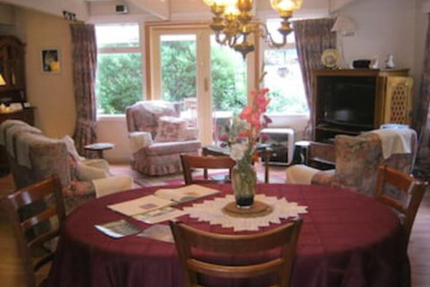 Hide Away Cottage Retreat - Foster Accommodation 4