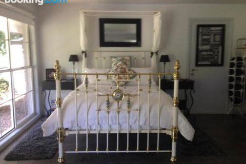 Whispers At Cedar Grove - Foster Accommodation 3