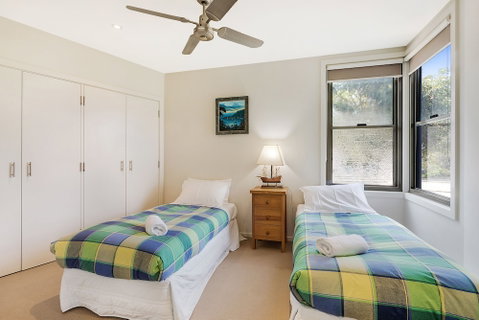Rolling Waves 3 - Foster Accommodation 5