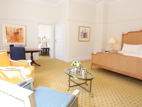 The Robertson Hotel - Foster Accommodation 3