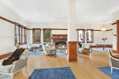 The Robertson Hotel - Foster Accommodation 1