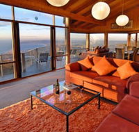 Summit Views - Foster Accommodation