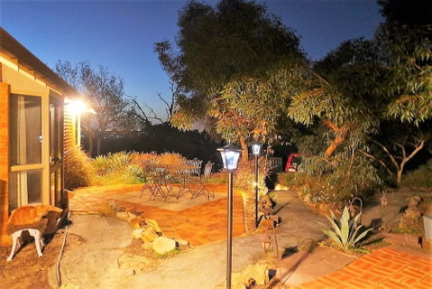 Eleebana Guest House - Foster Accommodation 1