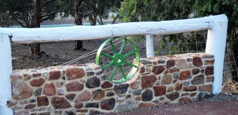 Eleebana Guest House - Foster Accommodation 4