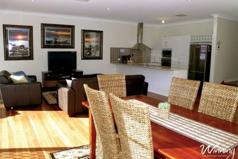 Two Beaches, 74B Blanch Street - Foster Accommodation 6