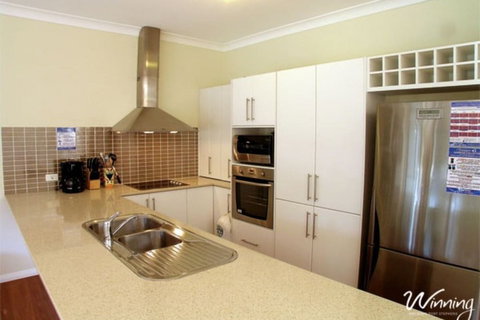 Two Beaches, 74B Blanch Street - Foster Accommodation 4