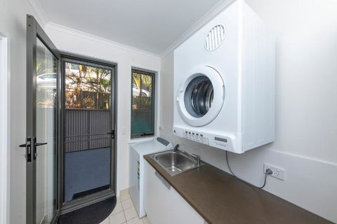 Boom 6 Boomerang Beach - Foster Accommodation 3