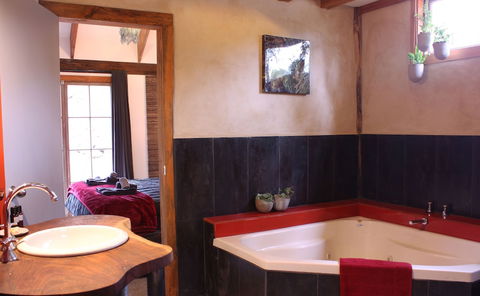 La Boheme Villa - Foster Accommodation 4