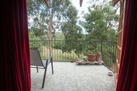 La Boheme Villa - Foster Accommodation 5