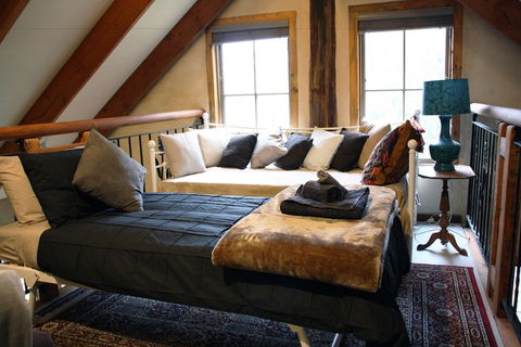 La Boheme Villa - Foster Accommodation 1