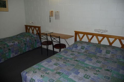 Bel Air Motel - Foster Accommodation 4