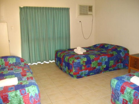 Kurrmine Beach Motel - Foster Accommodation 5