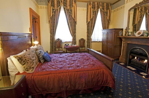 Freeman On Ford - Foster Accommodation 6
