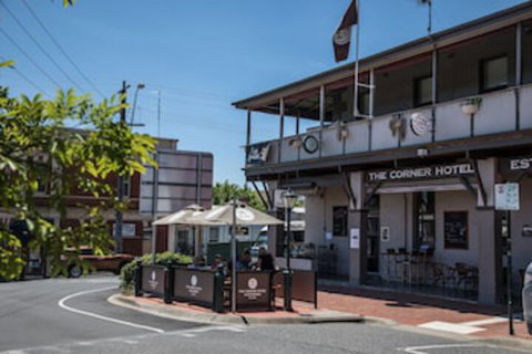 Corner Hotel Alexandra - Foster Accommodation 0
