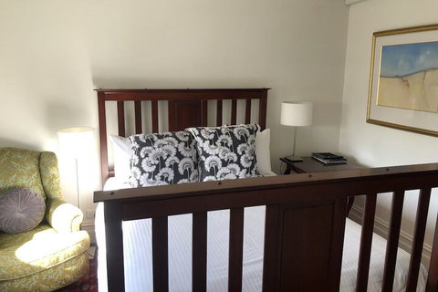 Corner Hotel Alexandra - Foster Accommodation 4