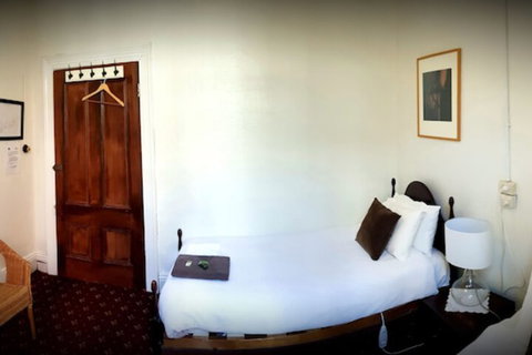 Corner Hotel Alexandra - Foster Accommodation 1