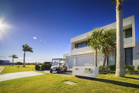 The Pinnacle At Hope Island Resort - Foster Accommodation 1