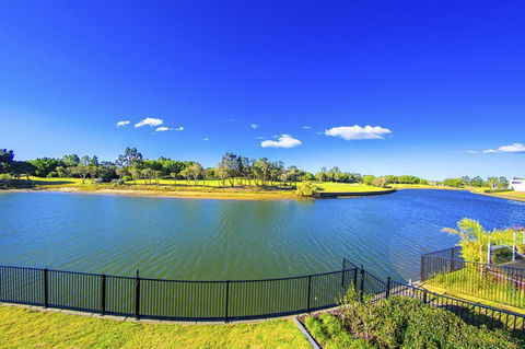 The Pinnacle At Hope Island Resort - Foster Accommodation 6