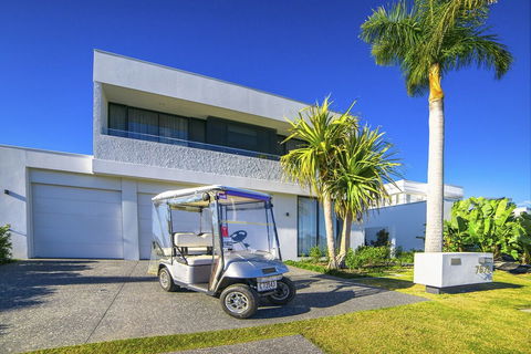 The Pinnacle At Hope Island Resort - Foster Accommodation 2