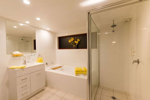 Garasu Lodge - Foster Accommodation 5