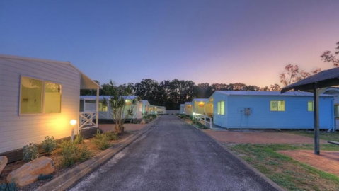 Bays Holiday Park - Foster Accommodation 0