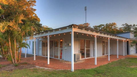Bays Holiday Park - Foster Accommodation 2