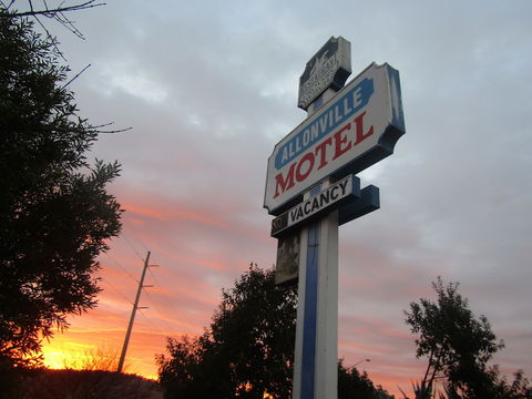 Allonville Motel - Foster Accommodation 2