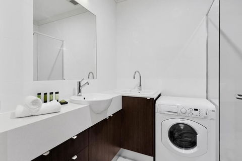 Attika Hotel - Foster Accommodation 3