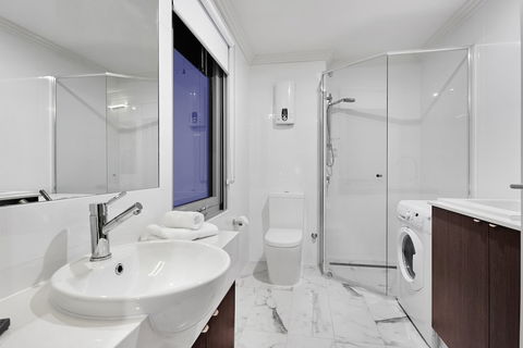 Attika Hotel - Foster Accommodation 6