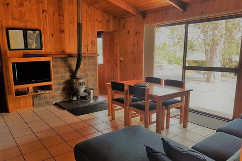 Woodbine Park Eco Cabins - Foster Accommodation 5