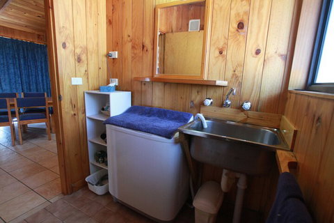 Woodbine Park Eco Cabins - Foster Accommodation 6