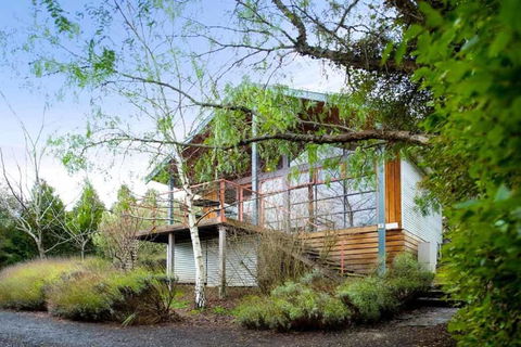 Romantic Treehouse Getaway - Foster Accommodation 2