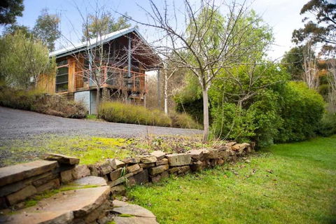 Romantic Treehouse Getaway - Foster Accommodation 3