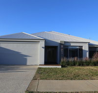 Rainbow Dream House PERTH Holiday Home - Foster Accommodation