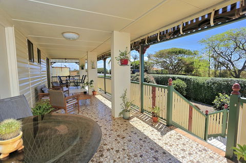Dunelm House Bed And Breakfast - Foster Accommodation 1