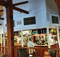 Edwards tavern - Foster Accommodation
