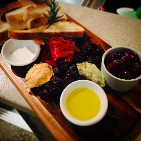 Q Manhattans Restaurant & Bar - Foster Accommodation 0