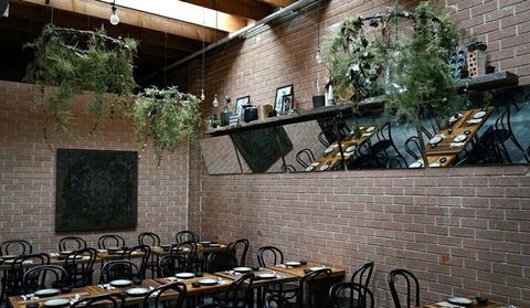 Young Bloods Diner - Foster Accommodation 11